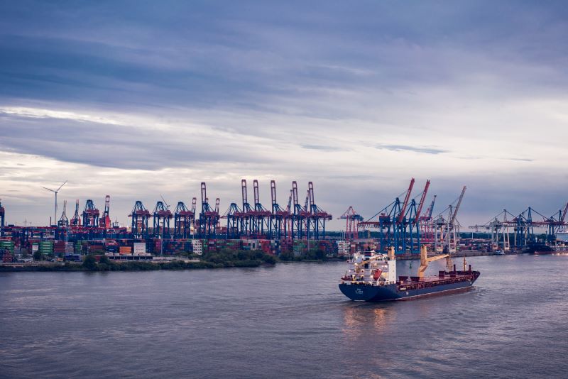 Port Photo by Jonas Tebbe on Unsplash