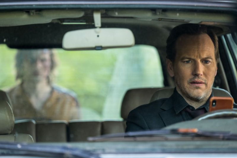 Kadr z filmu Naznaczony: Czerwone Drzwi