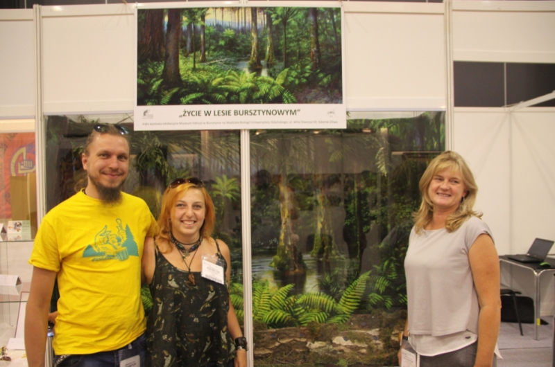 Współorganizatorzy ekspozycji inkluzji owadów Fot. Jacek Szwedo