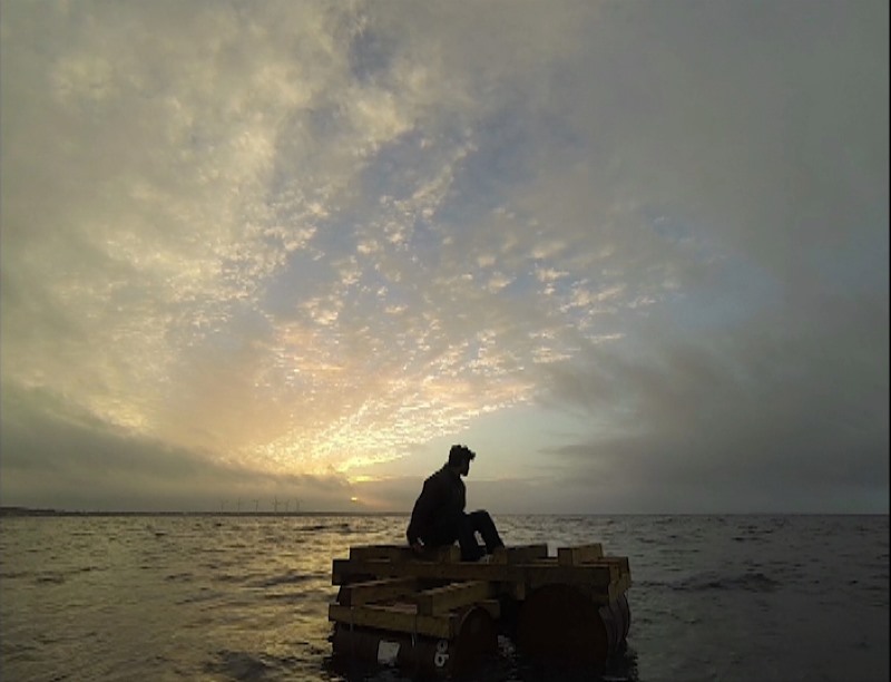 Kadr z inastalacji "Dryfując"