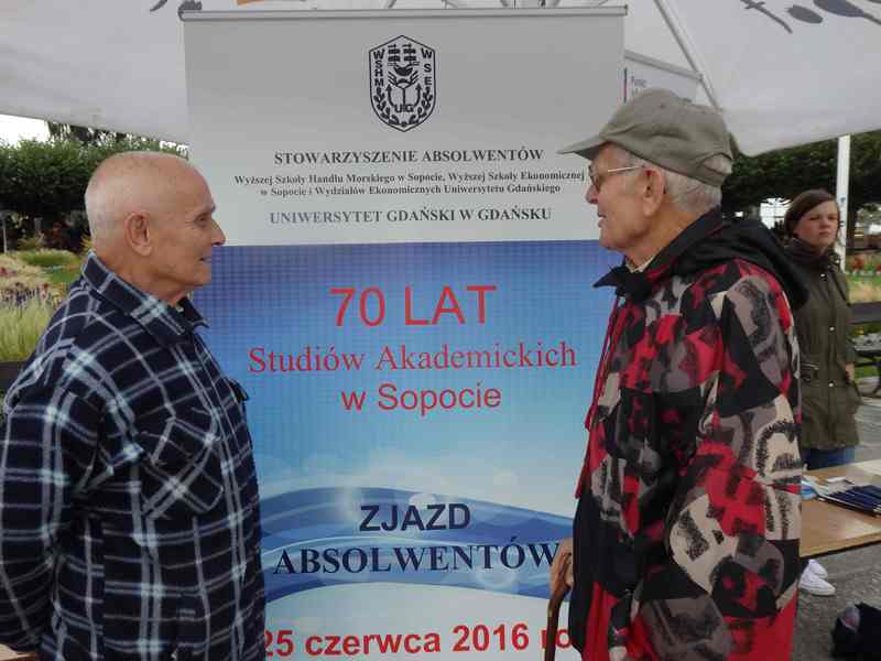 Przy stoisku absolwentów podczas Festynu Sopockiego