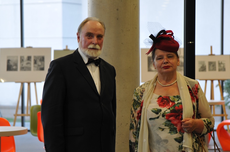 Stefan i Krystyna Chwinowie podczas wernisażu wystawy "Rysunki, litery, sny"