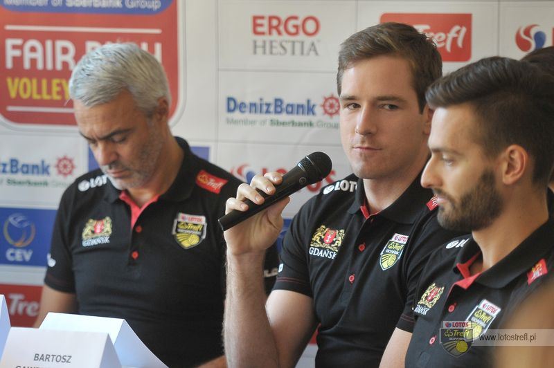 Trener i zawodnicy Lotosa Trefl