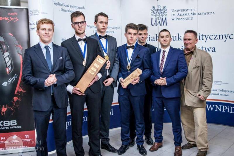 Zwycięska drużyna VIII LO w Gdańsku 