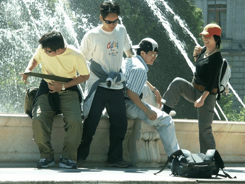 Grupa młodych osób Fot. Freeimages