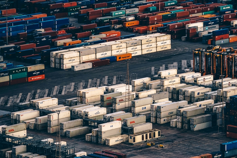 Plac z kontenerami Fot. Igor Ovsyannykov/Unsplash