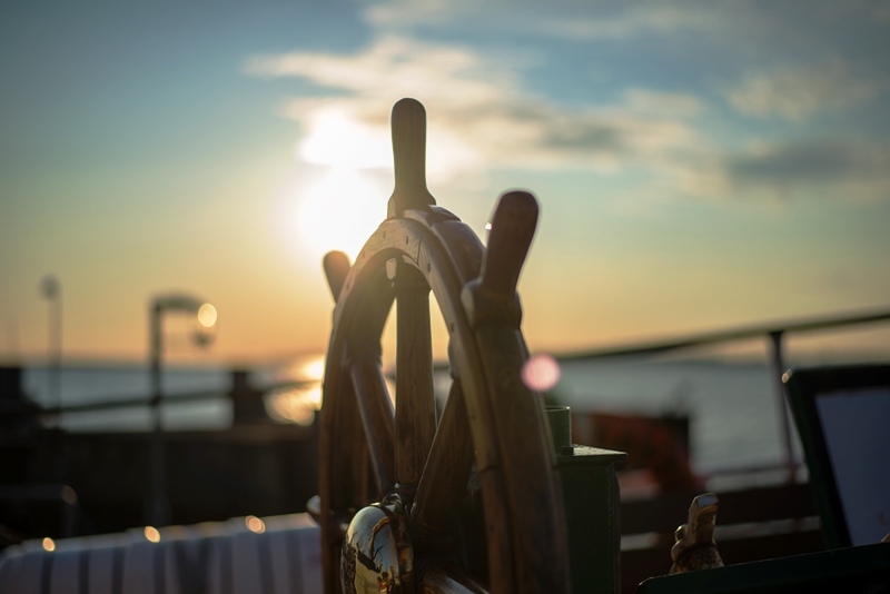 Koło sterowe Fot. Maximilian Weisbecker/Unsplash