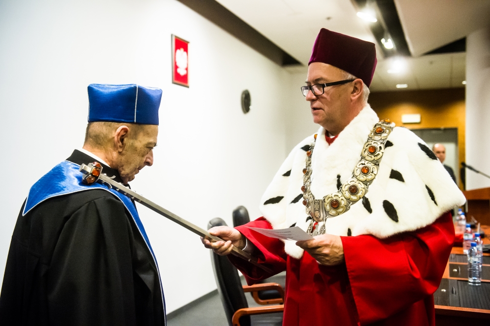 Nadanie tytułu dhc prof. Lechowi Garlickiemu przez JM Rektora prof. Jerzego P. Gwizdałę