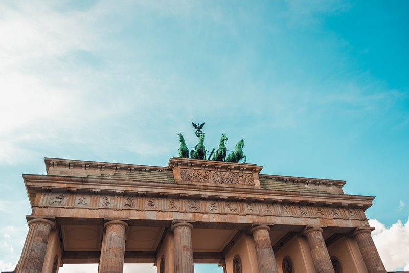 Brama Brandenburska Photo by Håkon Sataøen on Unsplash