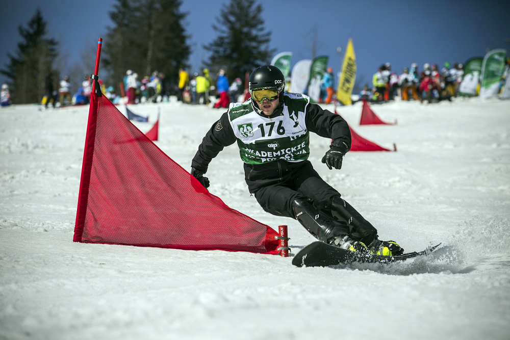 Snowbordzista na stoku