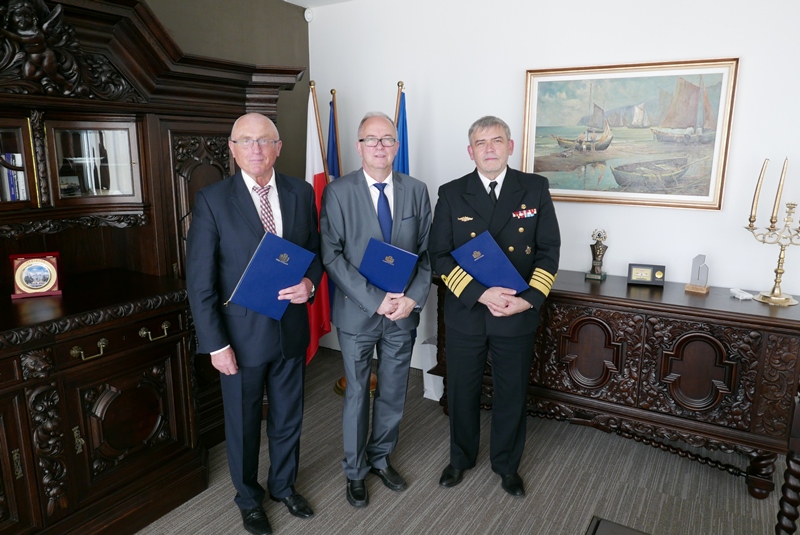 prof. Jacek Namieśnik Rektor PG, prof. Jerzy Gwizdała Rektor UG, kmdr dr hab. Tomasz Szubrycht Rektor AMW