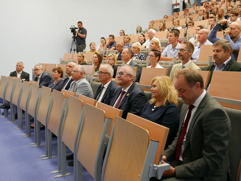 Uczestnicy inauguracji roku szkolnego w ULO