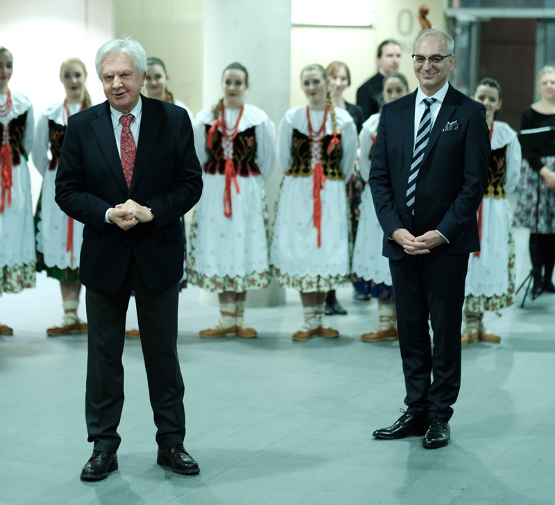 Prezes Stowarzyszenia Czerwonej Róży, Ludwik Klinkosz oraz prorektor ds. studenckich i kształcenia UG, prof. Arnold Kłonczyński