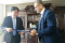 Prof. Kan Yunchao i prof. dr hab. Piotr Stepnowski po podpisaniu umowy